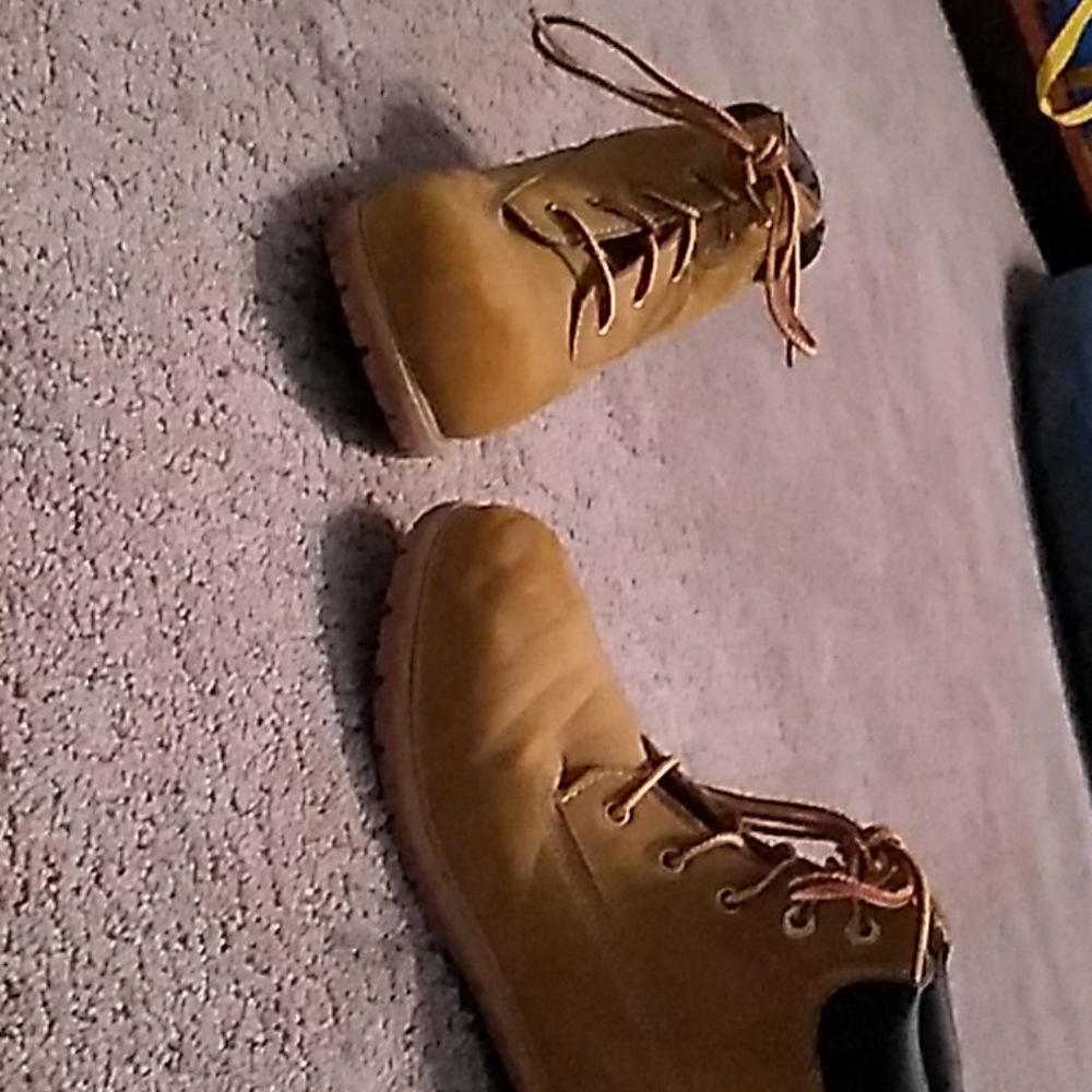 I'm selling a pair of work boots